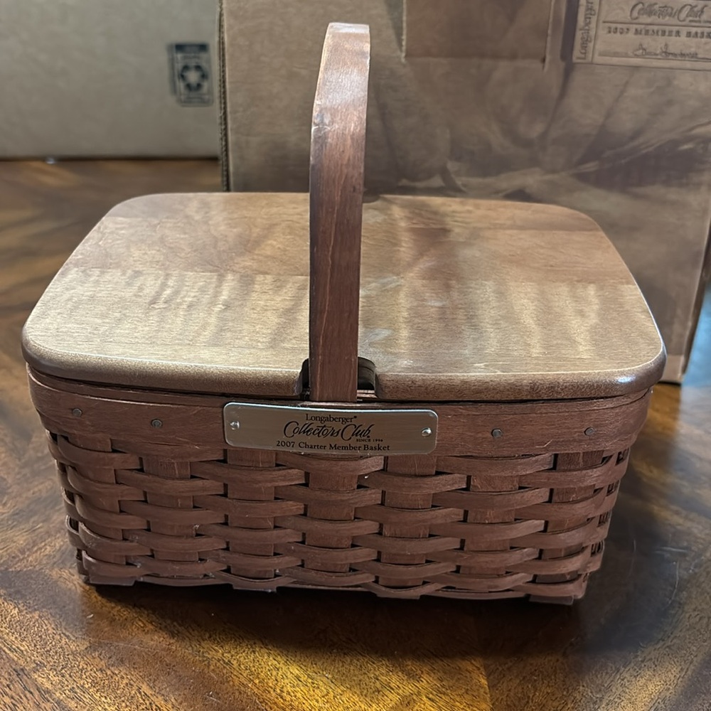 2007 Longaberger Collectors Club Charter Membership Basket with Lid